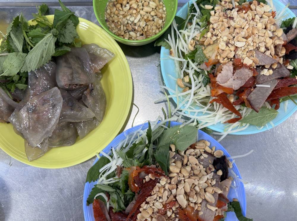 Photograph the vibrant essence of Hanoi’s food scene
